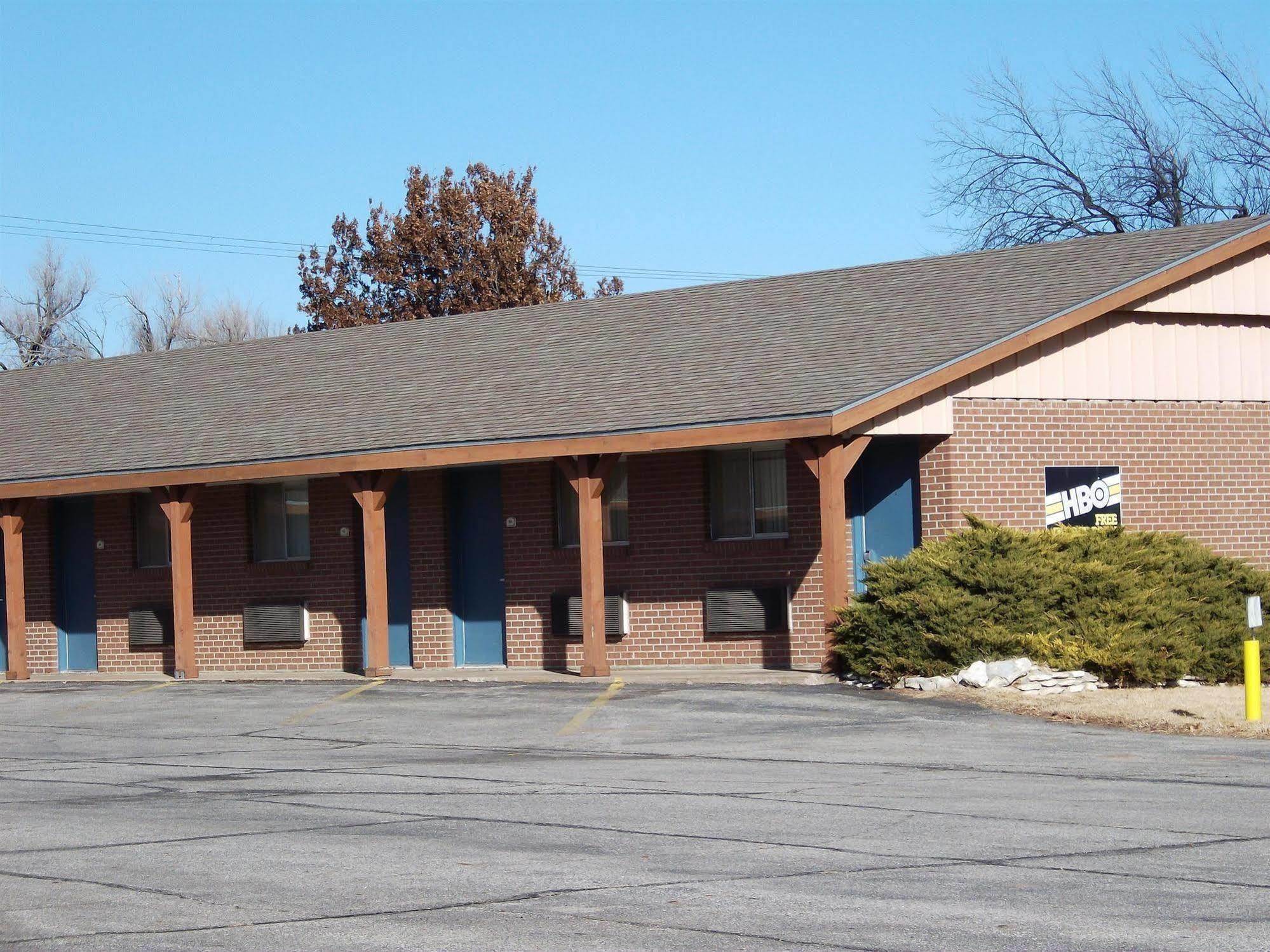 Townsman Inn Larned Esterno foto