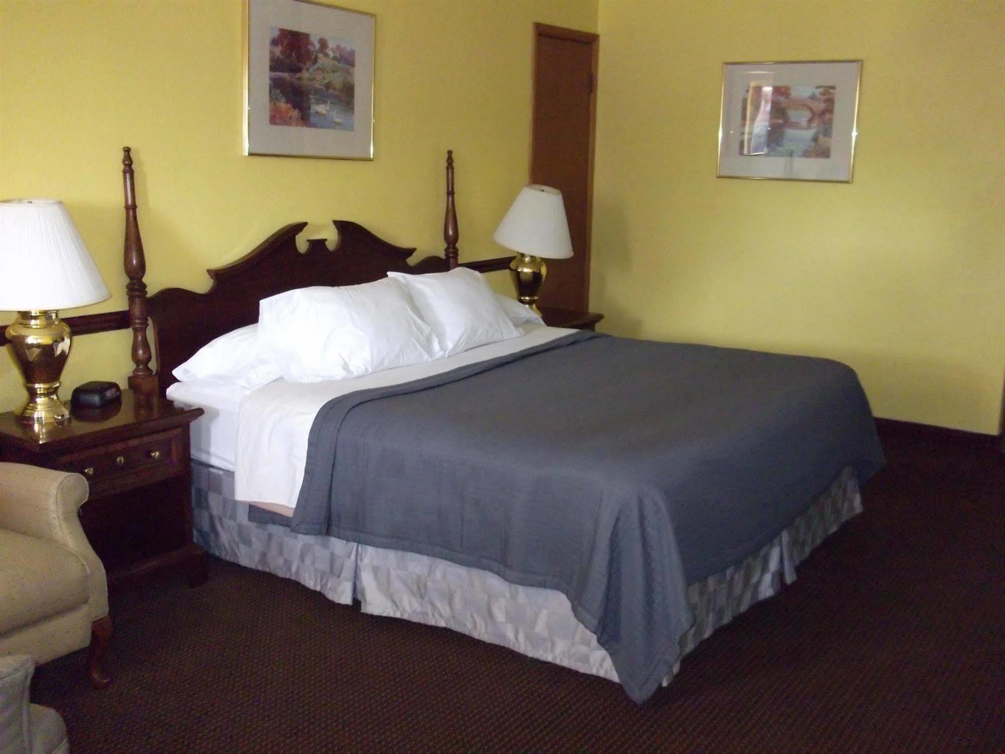 Townsman Inn Larned Esterno foto