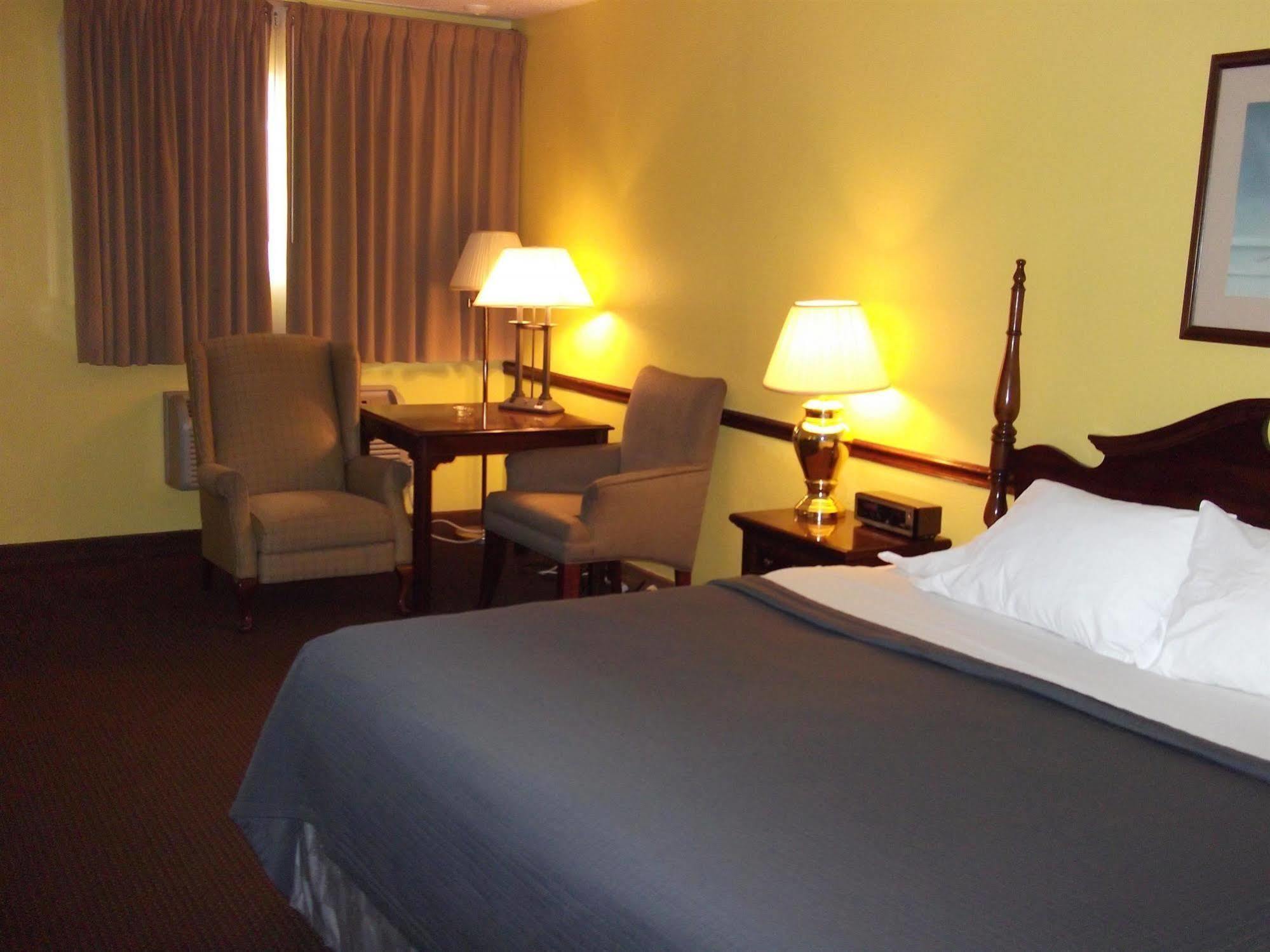 Townsman Inn Larned Esterno foto