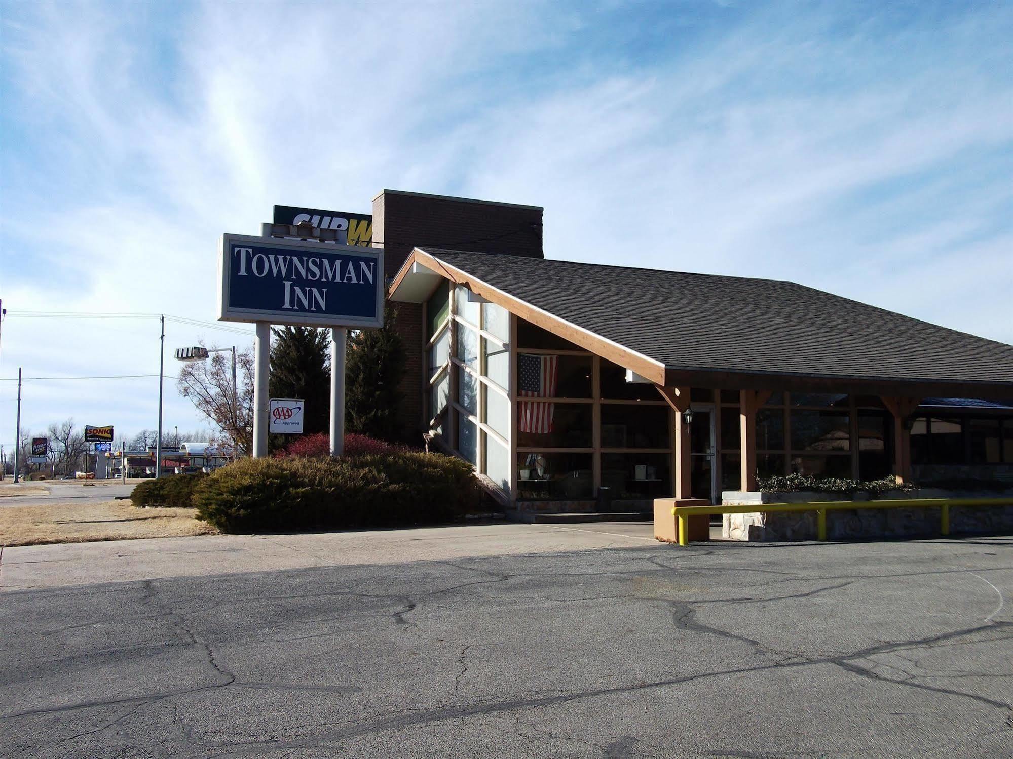 Townsman Inn Larned Esterno foto