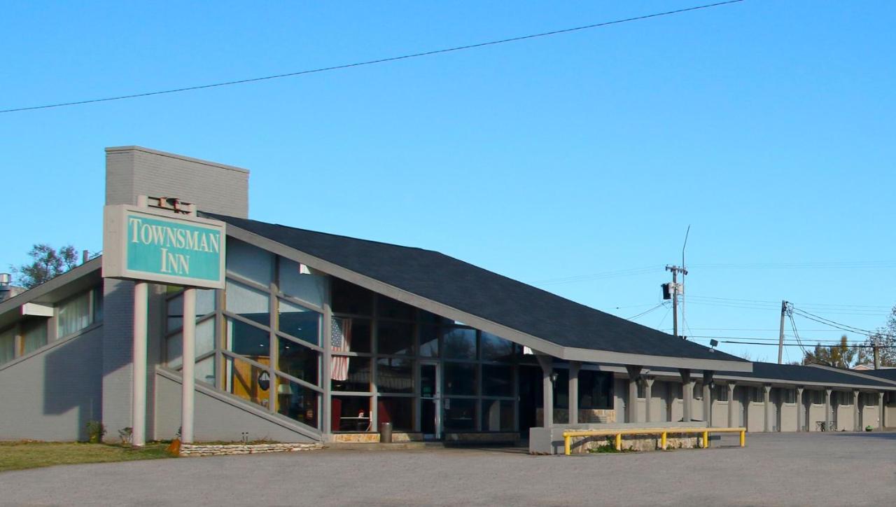 Townsman Inn Larned Esterno foto