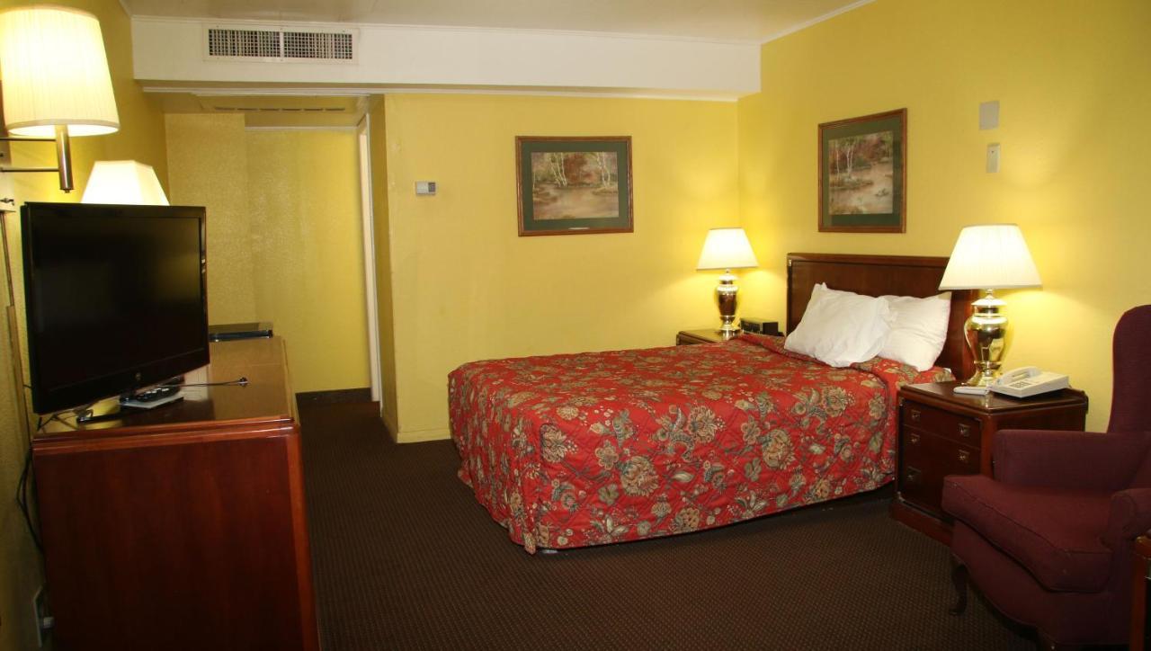 Townsman Inn Larned Esterno foto