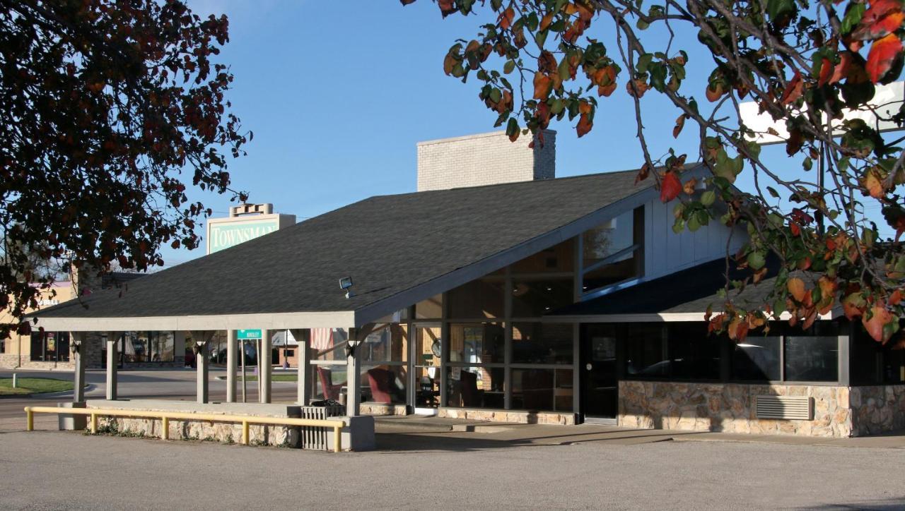 Townsman Inn Larned Esterno foto